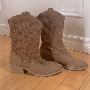 American Eagle Brown/Tan cowboy boots, size 8.5